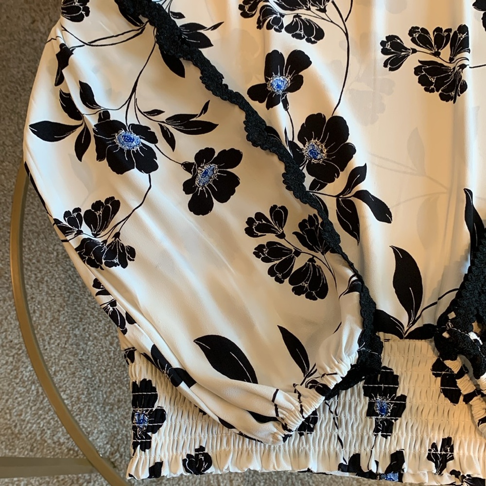 White House Black Market long sleeve floral top Size XXS - Picture 12 of 16